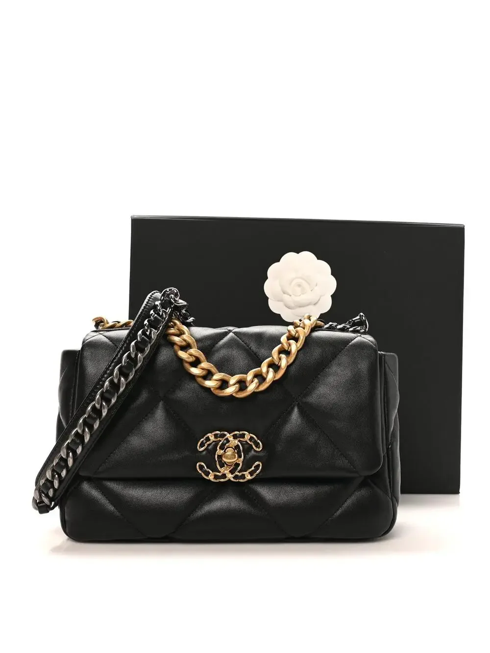 Lambskin Quilted Medium Chanel 19 Flap #300543C54B